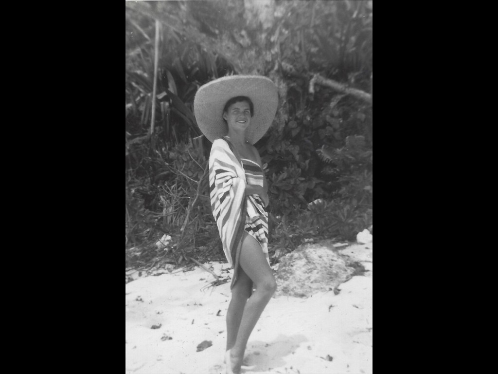 C70 Bobbi Guam Big Hat